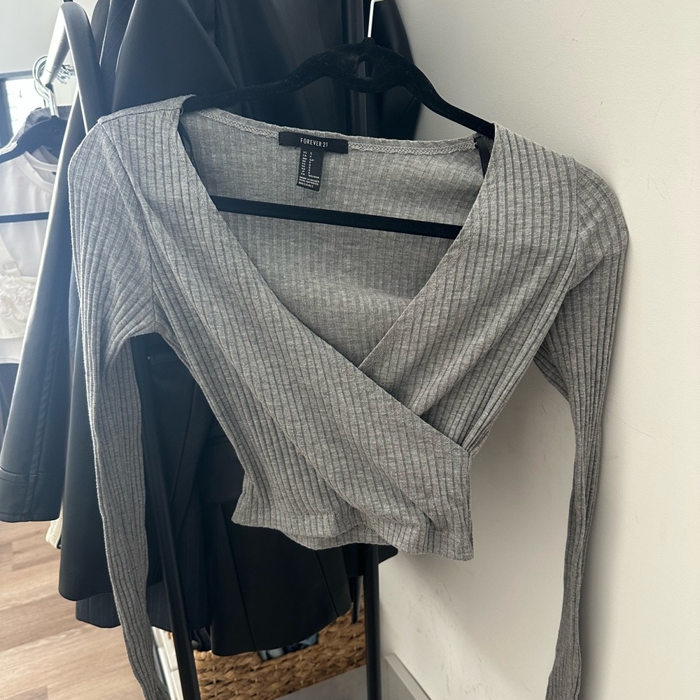 Forever 21 Gray Ribbed Crop Blouse